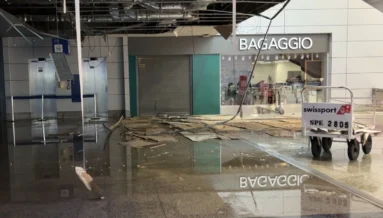 Parte do forro de teto do aeroporto de POA cai após rompimento de tubulação