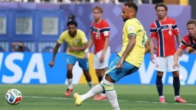 Web reage à provocação de Neymar a goleiro da Noruega na Copa: 
