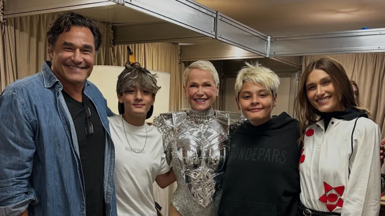 Luciano Szafir posa com filhos em show de Xuxa: “Sensacional”