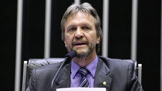 Câmara adia votações previstas para esta terça após líder do PT passar mal