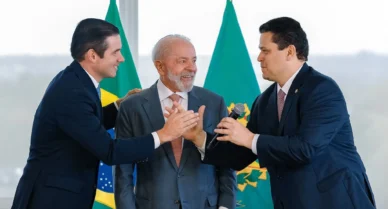 Após Motta, Lula espera aceno de apoio de Alcolumbre