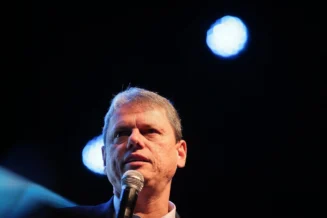 Tarcísio vai ao STF contra governo Lula por demora em aval de R$ 5,45 bi