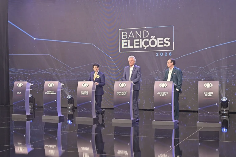 Análise: rejeições de Lula e Flávio marcam presença entre púlpitos vazios