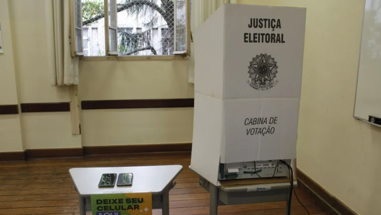 Waack: Oscilação de votos traça novo mapa eleitoral do Brasil