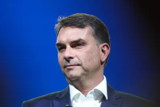 Flávio anuncia vice hoje para evitar risco de judicialização