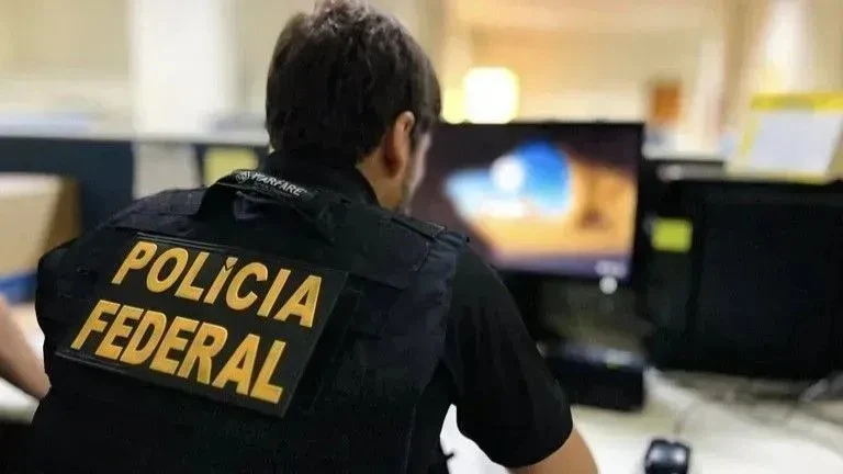 PF aponta ocultação de recursos em esquema com senador e advogado