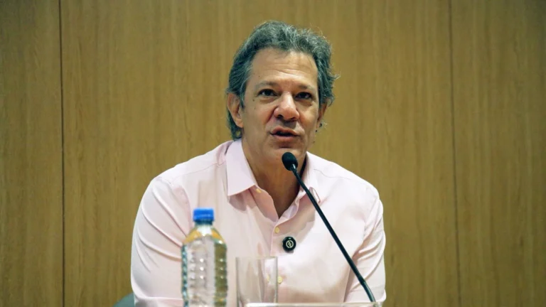 PM analisa 40 câmeras e não vê abordagem violenta a motorista de Haddad