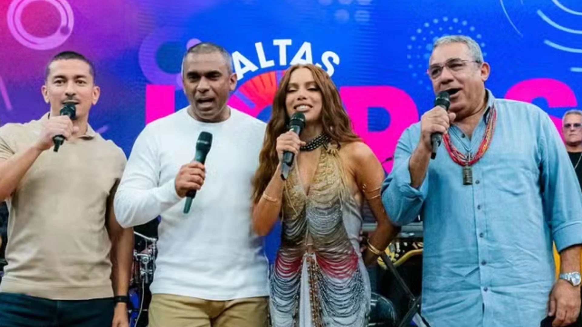 Anitta revela como 