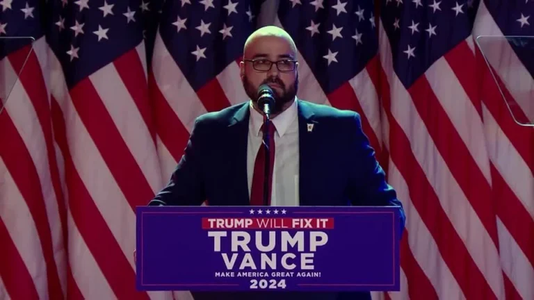 Ex-funcionário de Trump é multado por lucrar com informações privilegiadas