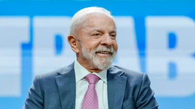 Lula recebe apoio de grupo evangélico e tenta reduzir vantagem de Flávio