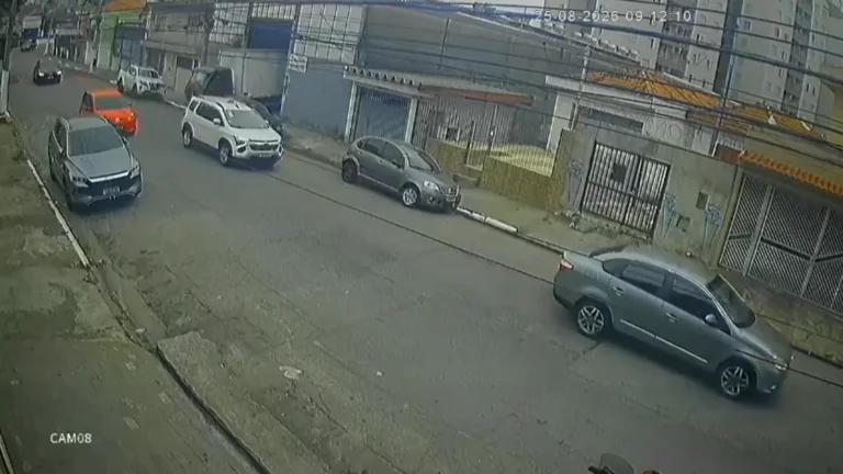 Casal é perseguido a tiros por carro na Zona Leste de SP