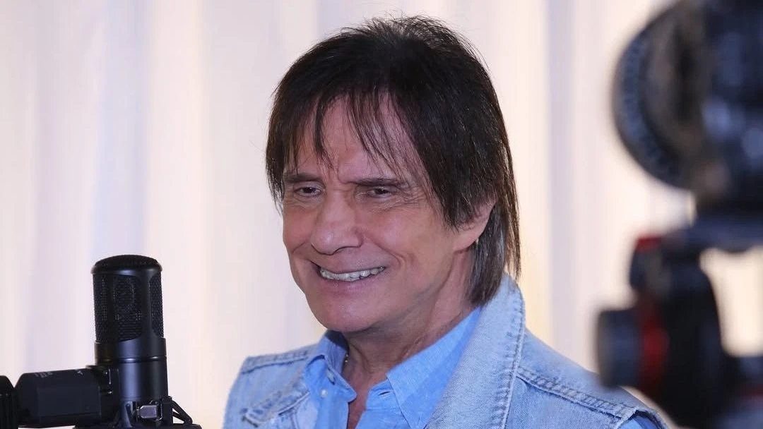 Roberto Carlos cancela show e fãs ficam na porta; veja fotos