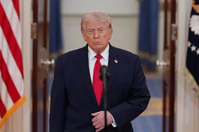 Trump diz que Ormuz será reaberto “em breve” ou Irã sofrerá consequências