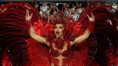 Virginia deixa posto de rainha da Grande Rio: 