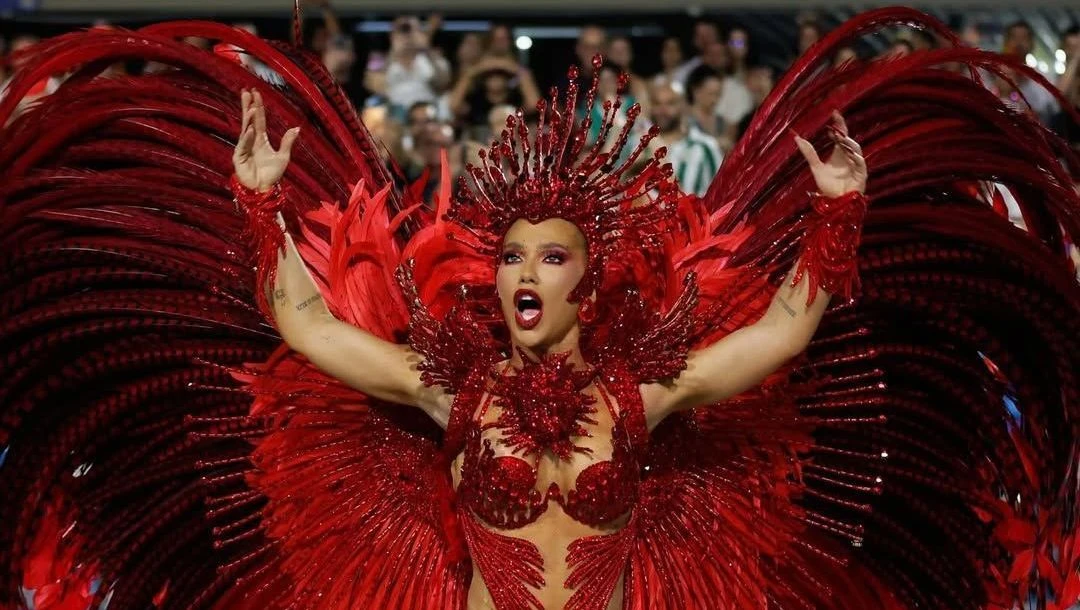 Virginia deixa posto de rainha da Grande Rio: 