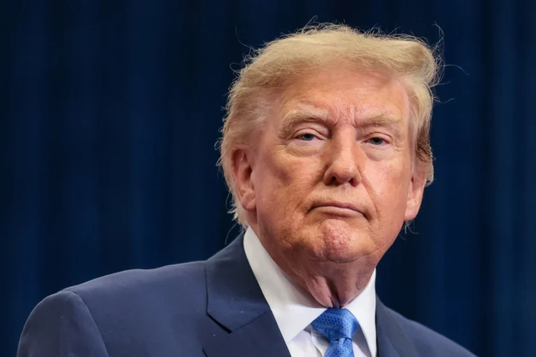 Trump diz que “não poderia se importar menos” sobre Irã assinar acordo