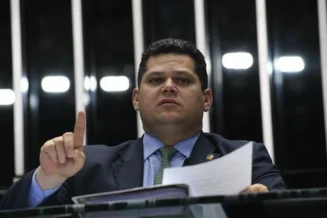 Justiça Federal envia ao STF ação para Senado divulgar visitas de Vorcaro