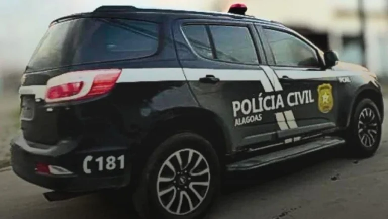Carro invade casa, atropela crianças e motorista é linchado em Maceió