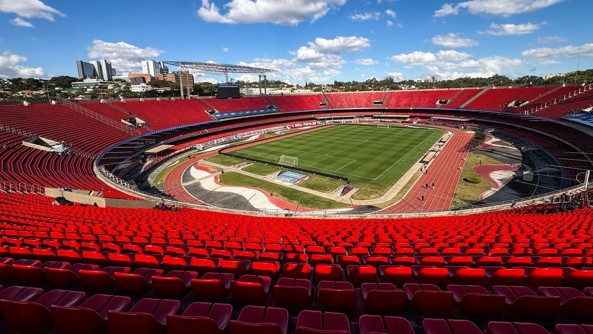 São Paulo FC deve indenizar torcedor atingido por placa