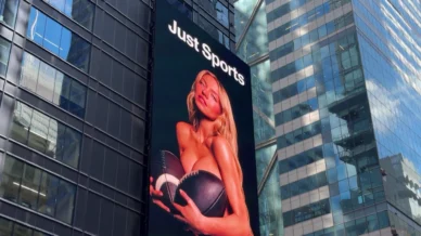 Campanha polêmica de Sydney Sweeney gera reações na Times Square