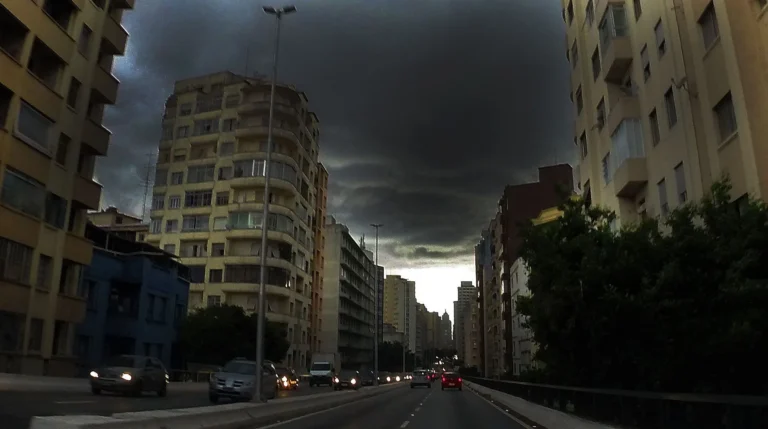 Ciclone extratropical deve manter chuva intensa em SP até o fim da semana