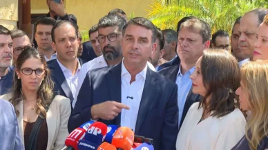 Flávio inclui parentes ao defender fim da reeleição em possível mandato