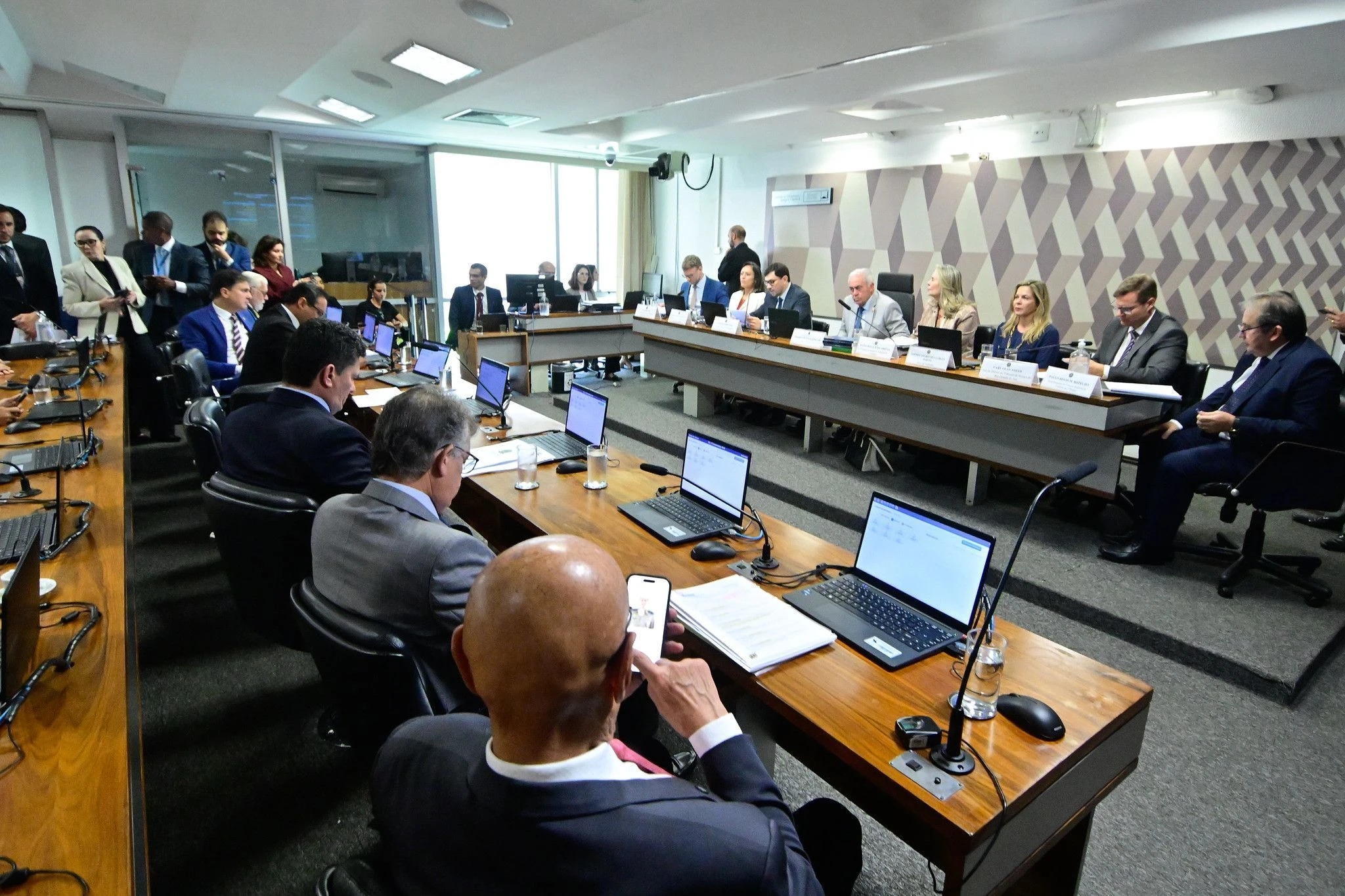 CCJ do Senado pode concluir votação da PEC da Segurança nesta quarta (14)