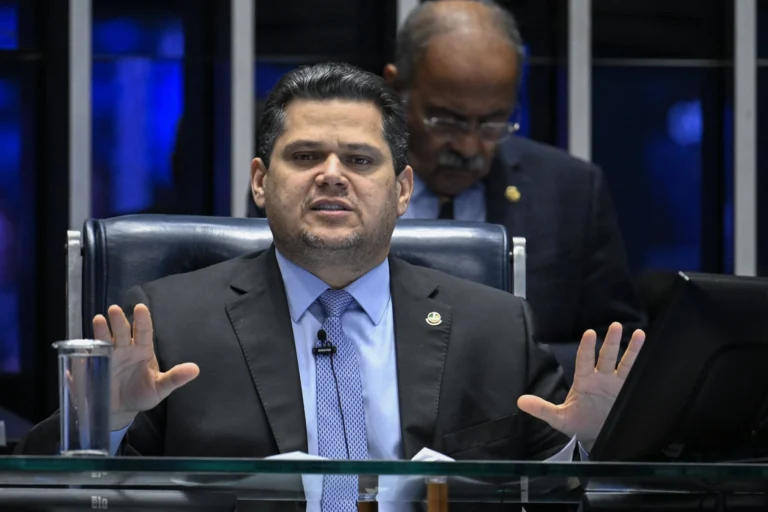 Alcolumbre diz ter apoio para acelerar 6×1 e votação deve ser quarta