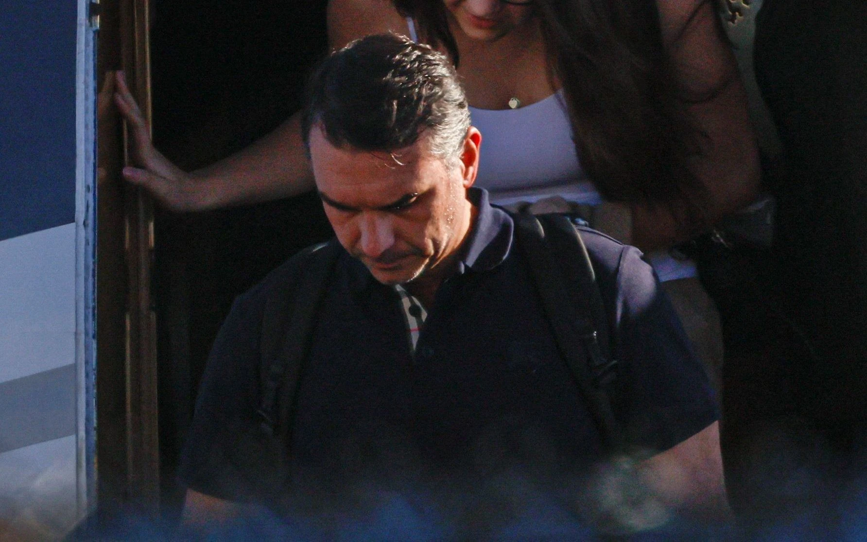 Por que o avião com Flávio Bolsonaro não sobrevoou o Brasil durante a fuga?