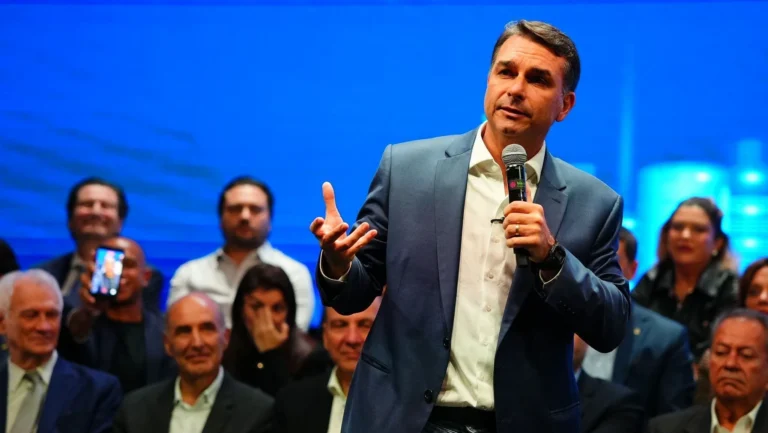 Flávio diz ao TSE ser mais prejudicado por Meta que Lula e pede medidas