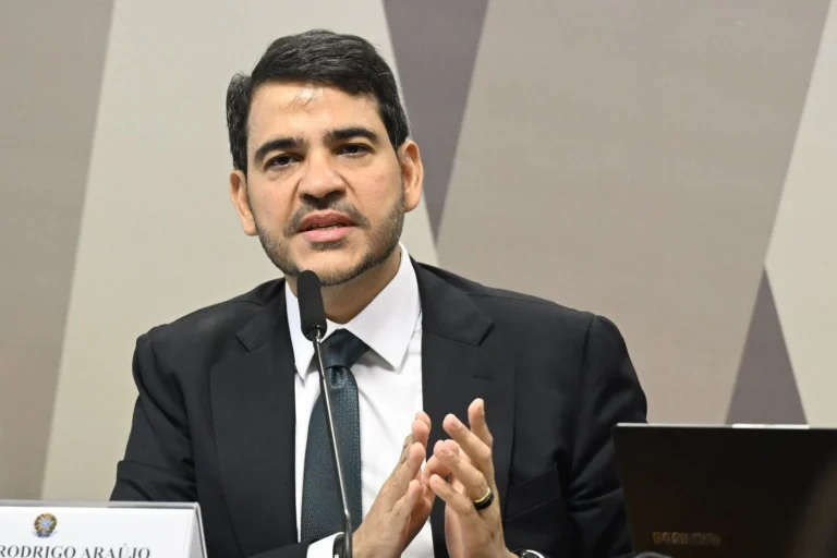 Messias à CNN: Flávio tem espírito antidemocrático