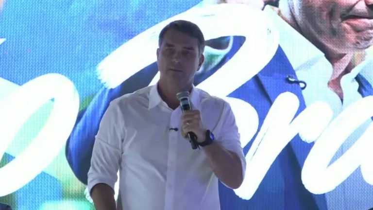 Em evento com Tarcísio, Flávio pede que Justiça Eleitoral seja mais ágil
