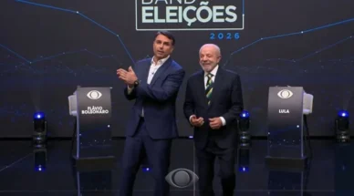 Lula diz querer distância de 