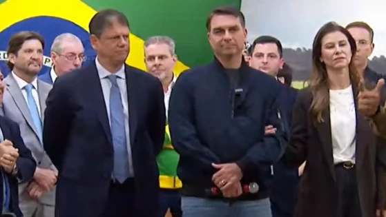 A pedido de Tarcísio, MDB articula apoio a Flávio na maioria dos estados