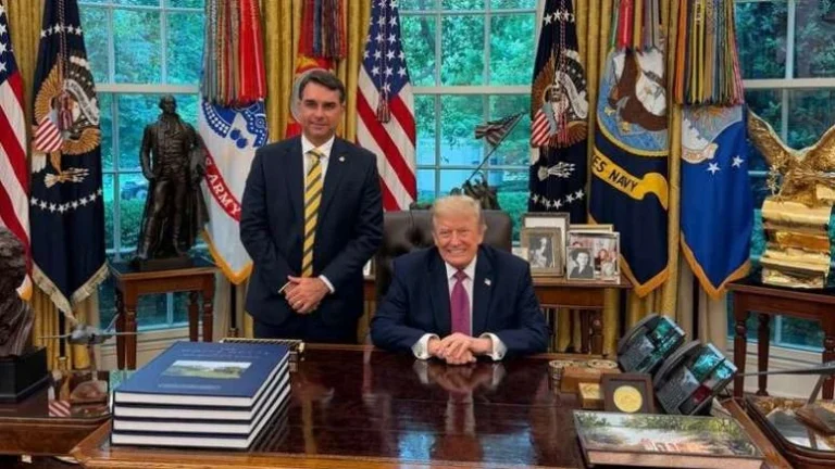 Internautas pedem intervenção de Trump após derrota de Flávio Bolsonaro nas eleições