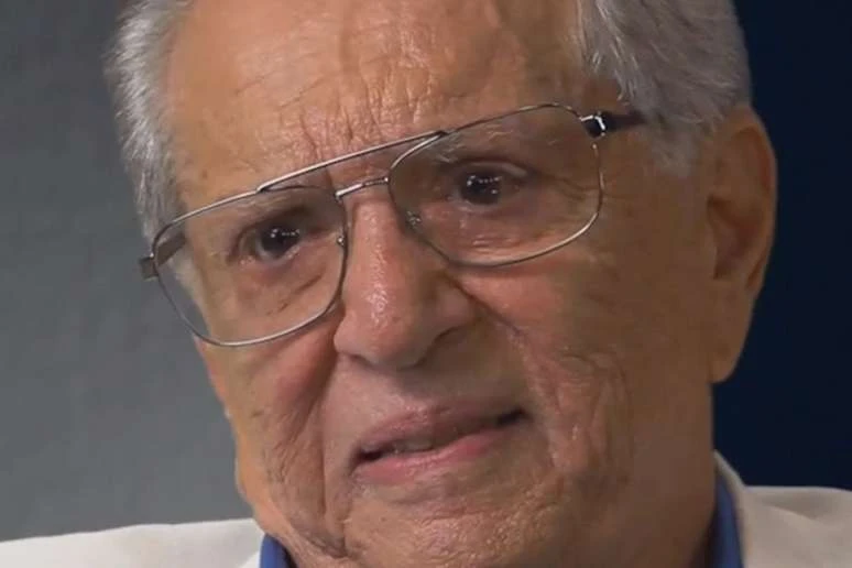 Carlos Alberto de Nóbrega tem cirurgia cancelada após apresentar melhora