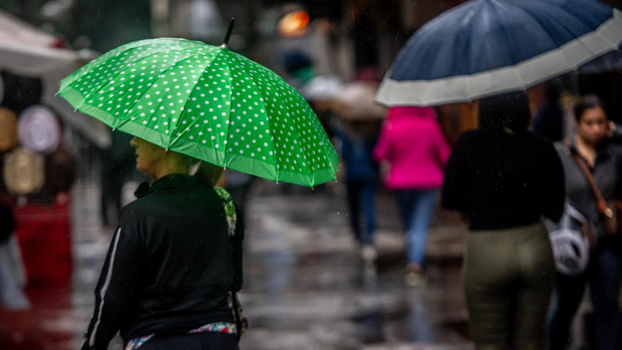Chuva avança pelo país e Sul registra 9°C: veja previsão para esta quarta